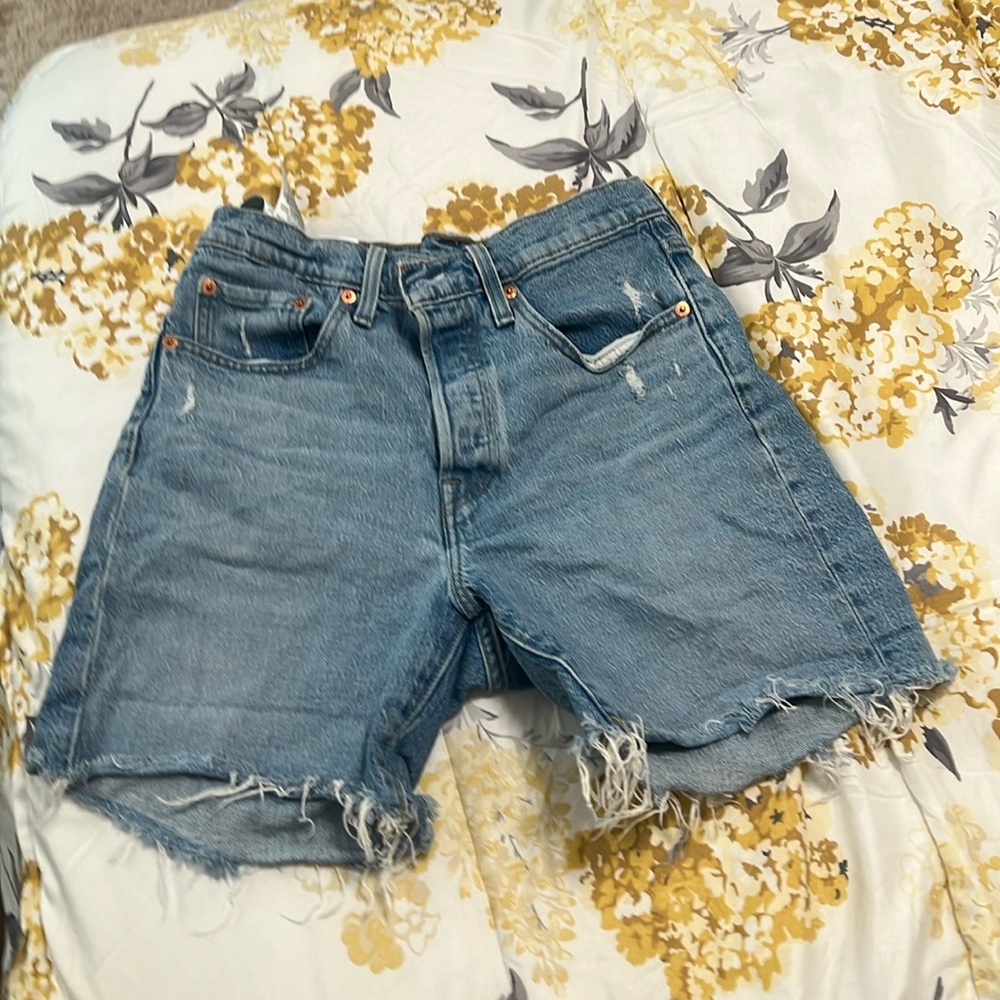 Levis shorts size 26w